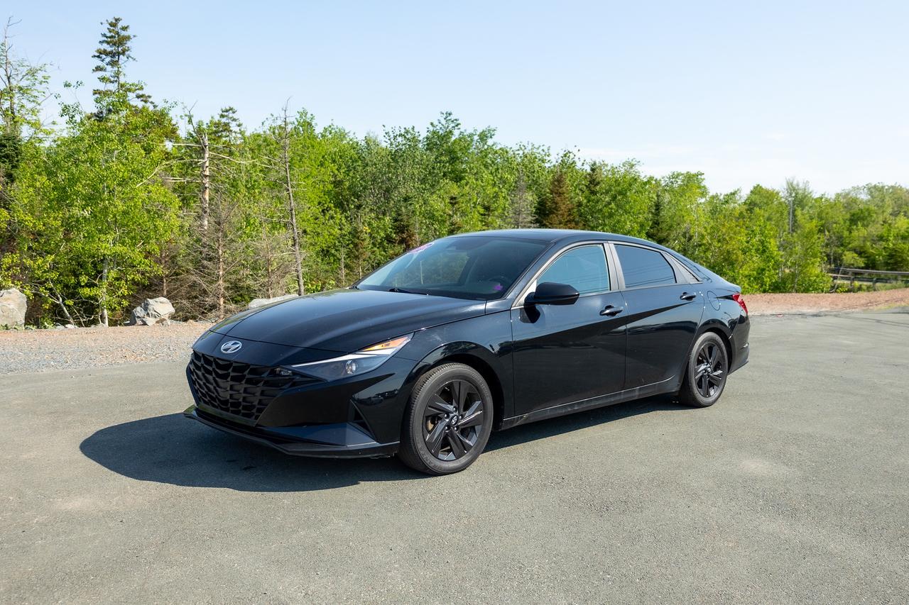 2022 Hyundai Elantra Preferred IVT w/Sun & Tech Package