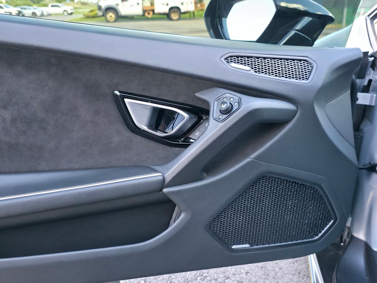 2020 Lamborghini Huracan Evo Coupe *V10 & LOW MILEAGE* Photo