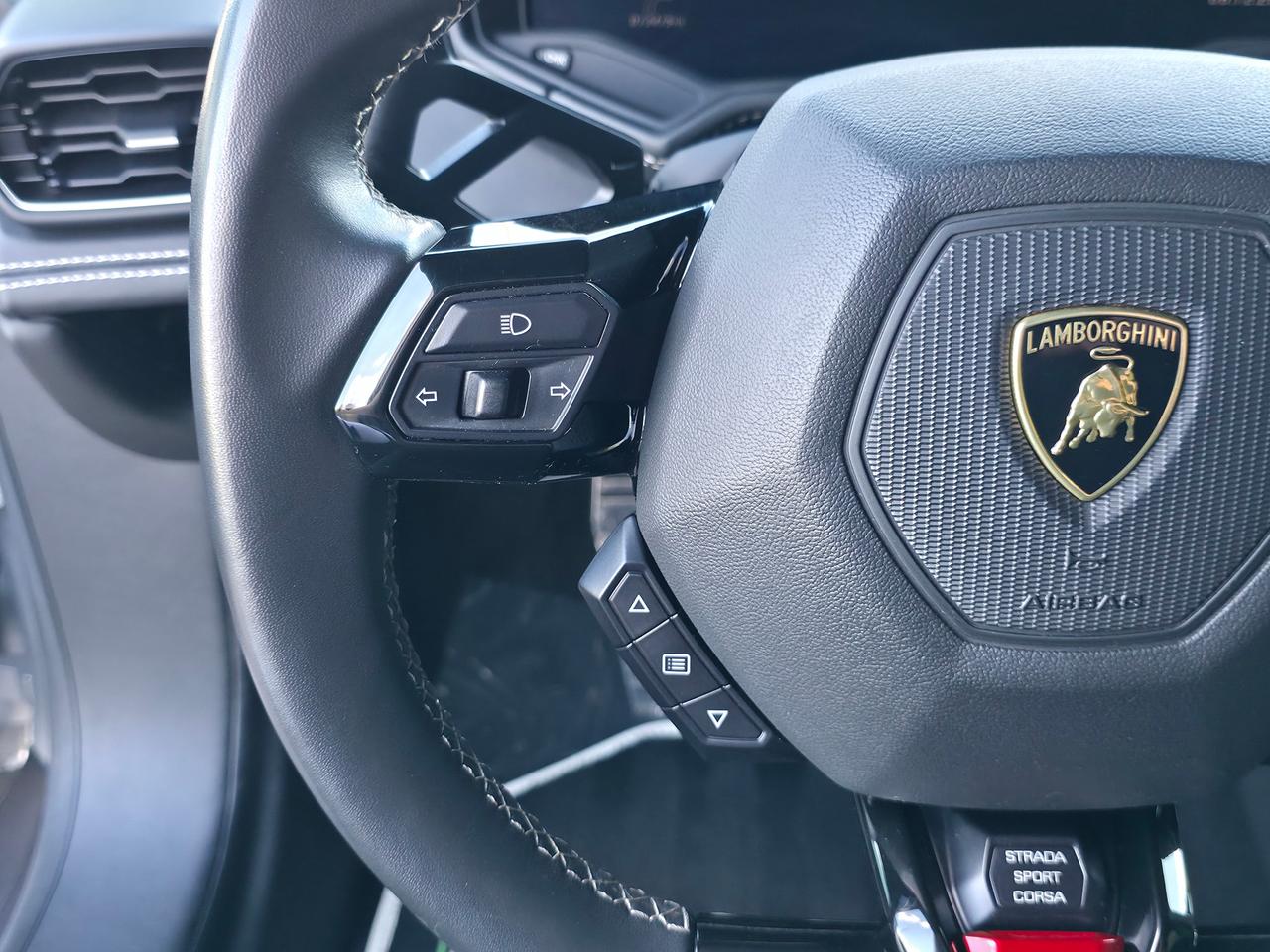 2020 Lamborghini Huracan Evo Coupe *V10 & LOW MILEAGE* Photo