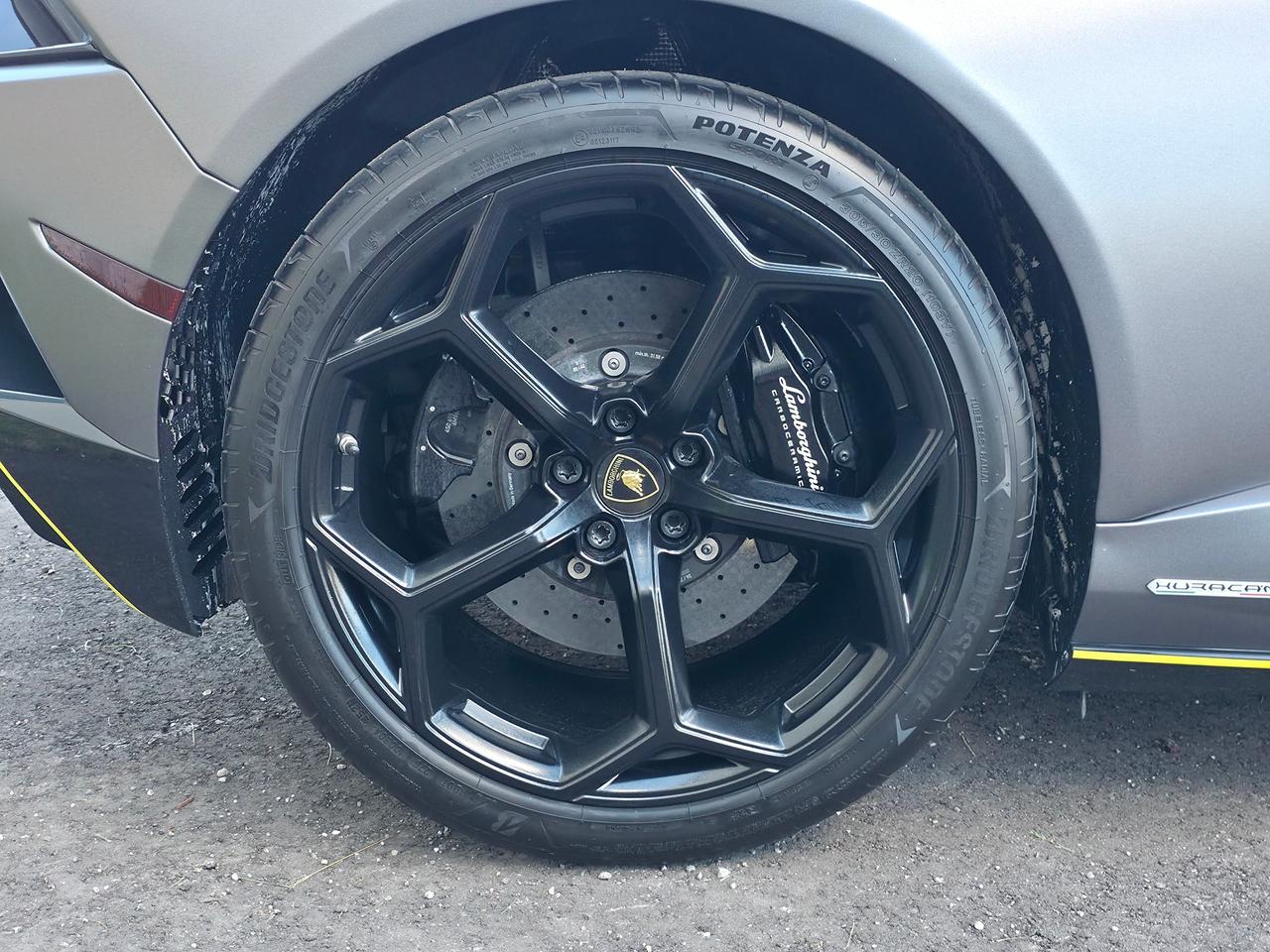 2020 Lamborghini Huracan Evo Coupe *V10 & LOW MILEAGE* Photo