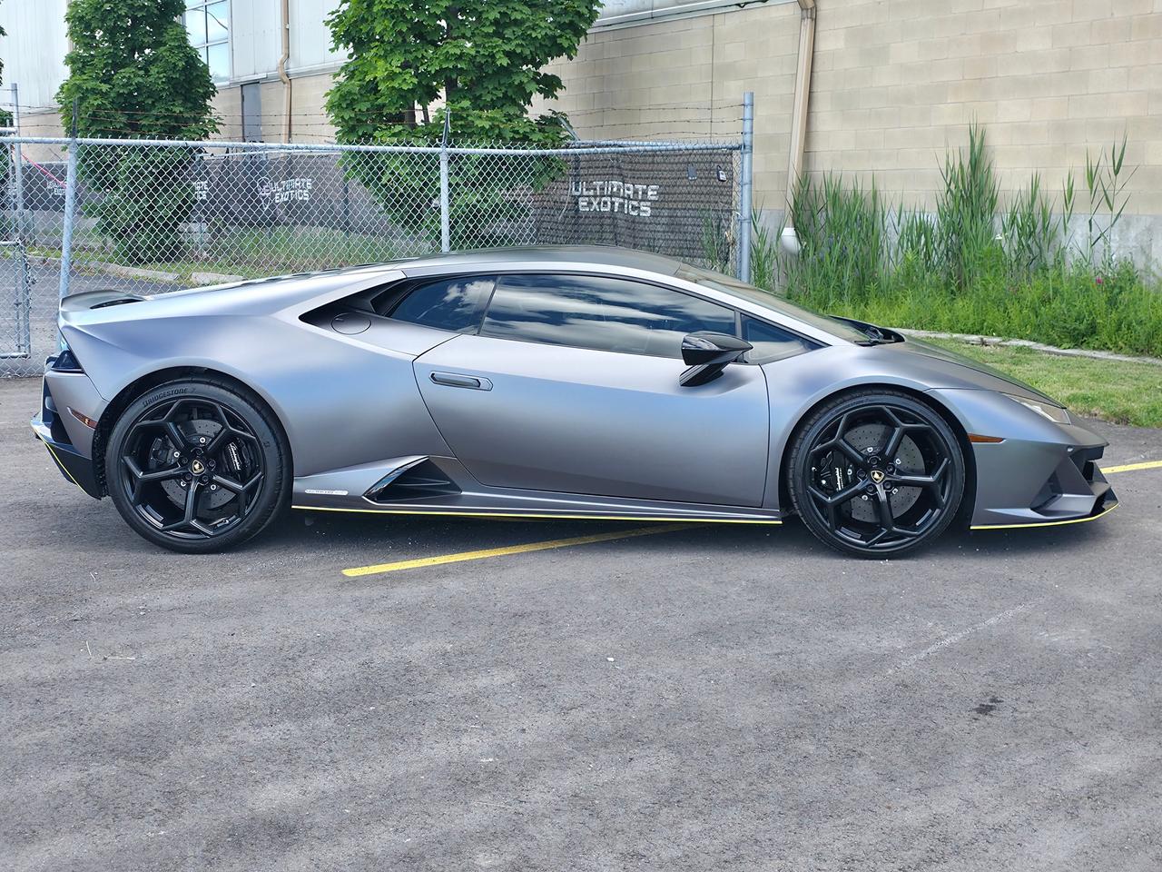 2020 Lamborghini Huracan Evo Coupe *V10 & LOW MILEAGE* Photo3