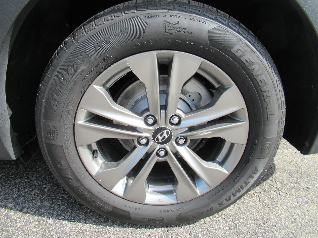 2014 Hyundai Santa Fe Sport Premium Photo3