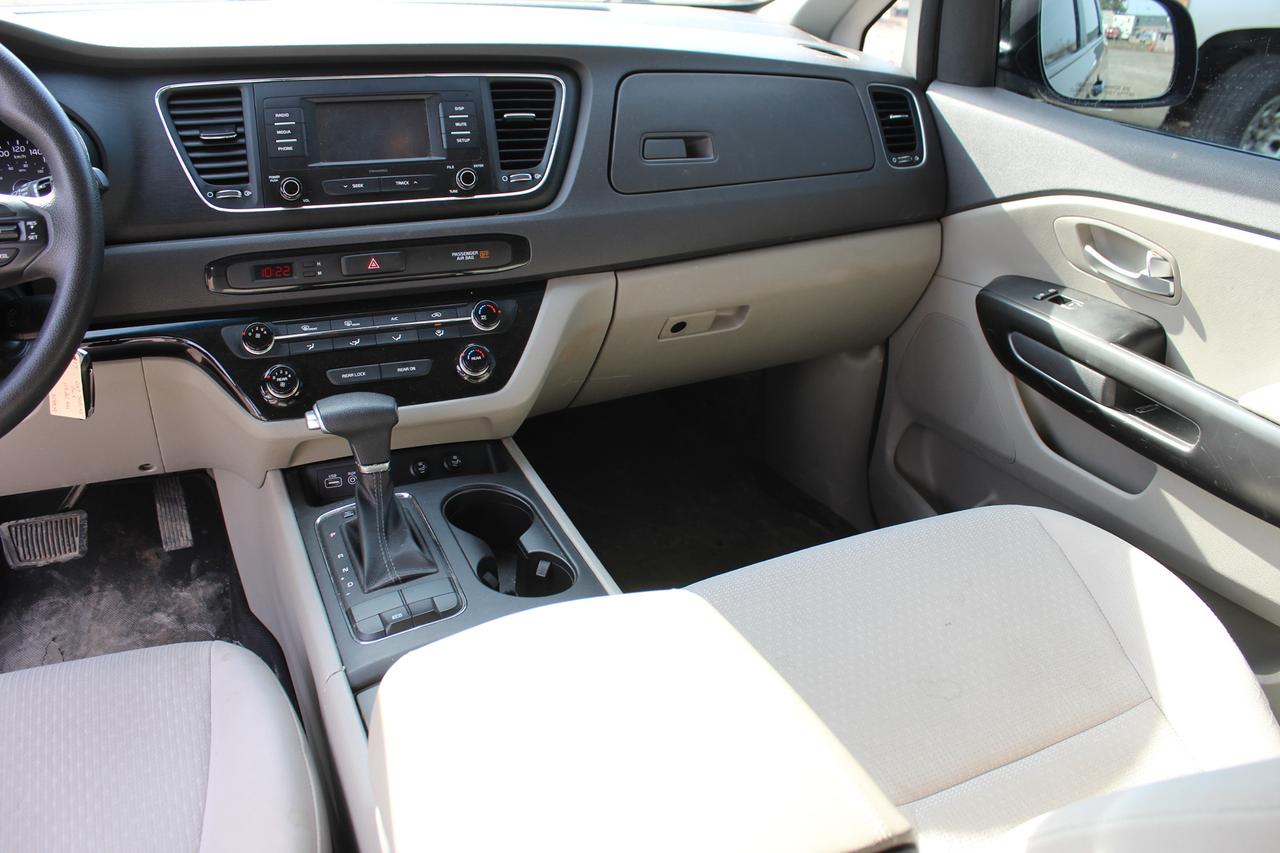 2017 Kia Sedona L Photo