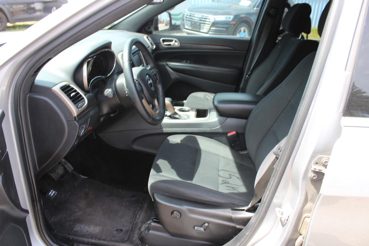 2016 Jeep Grand Cherokee Laredo Photo