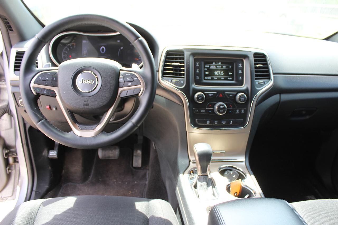 2016 Jeep Grand Cherokee Laredo Photo