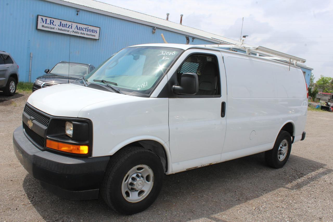 2017 Chevrolet Express Cargo Van  Photo0