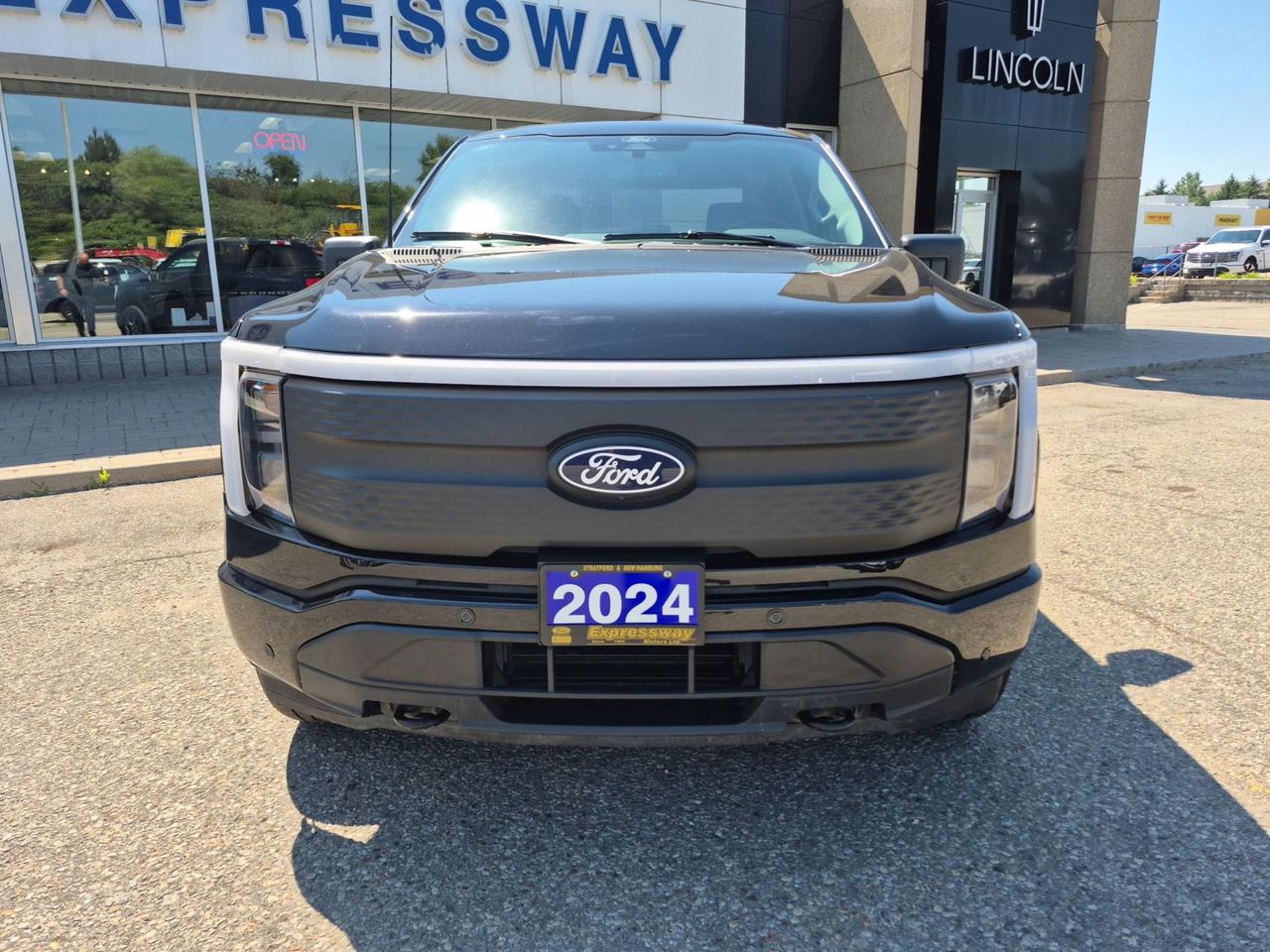 2024 Ford F-150 Lightning EXTENDED RANGE BATTERY! MAX TOW, 9.6KW PRO POWER Photo2