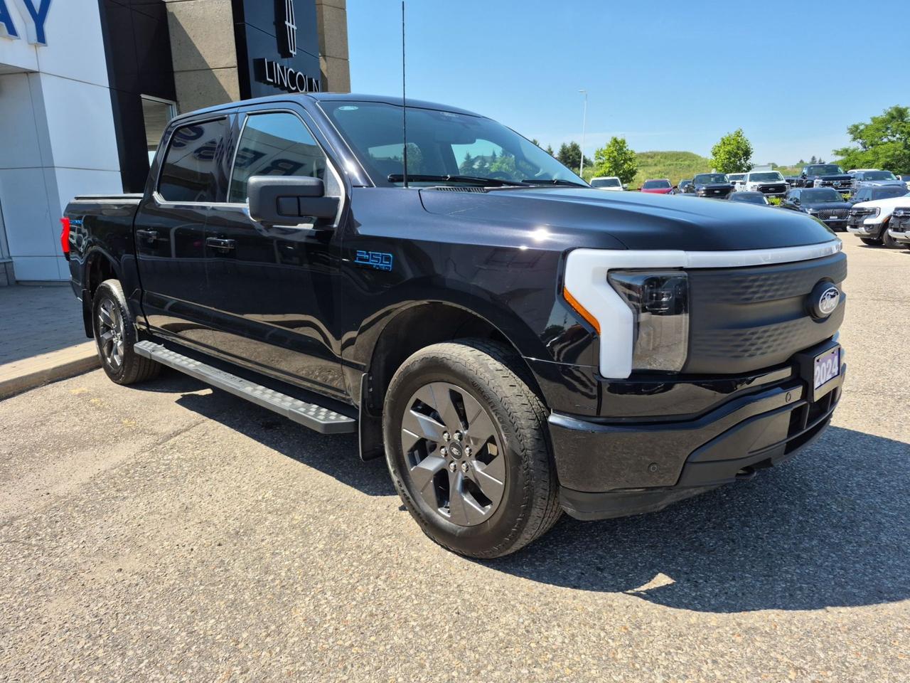 2024 Ford F-150 Lightning EXTENDED RANGE BATTERY! MAX TOW, 9.6KW PRO POWER Photo3