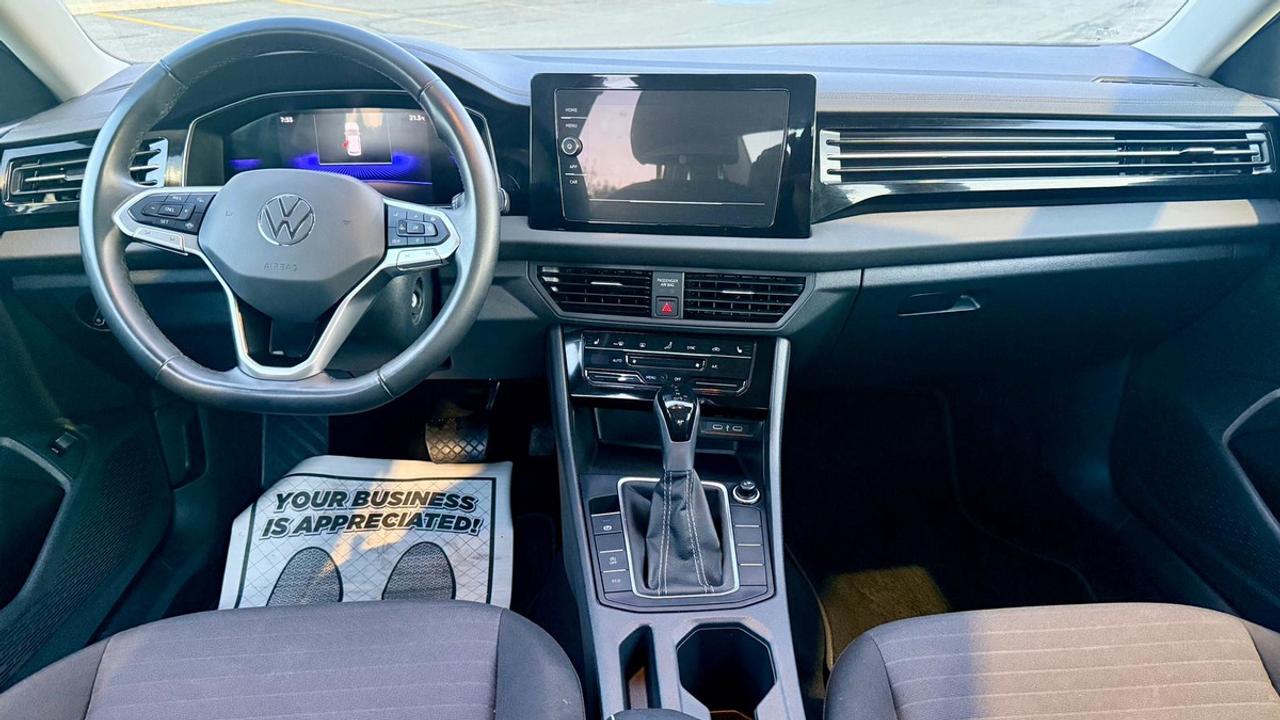 2025 Volkswagen Jetta Trendline Photo