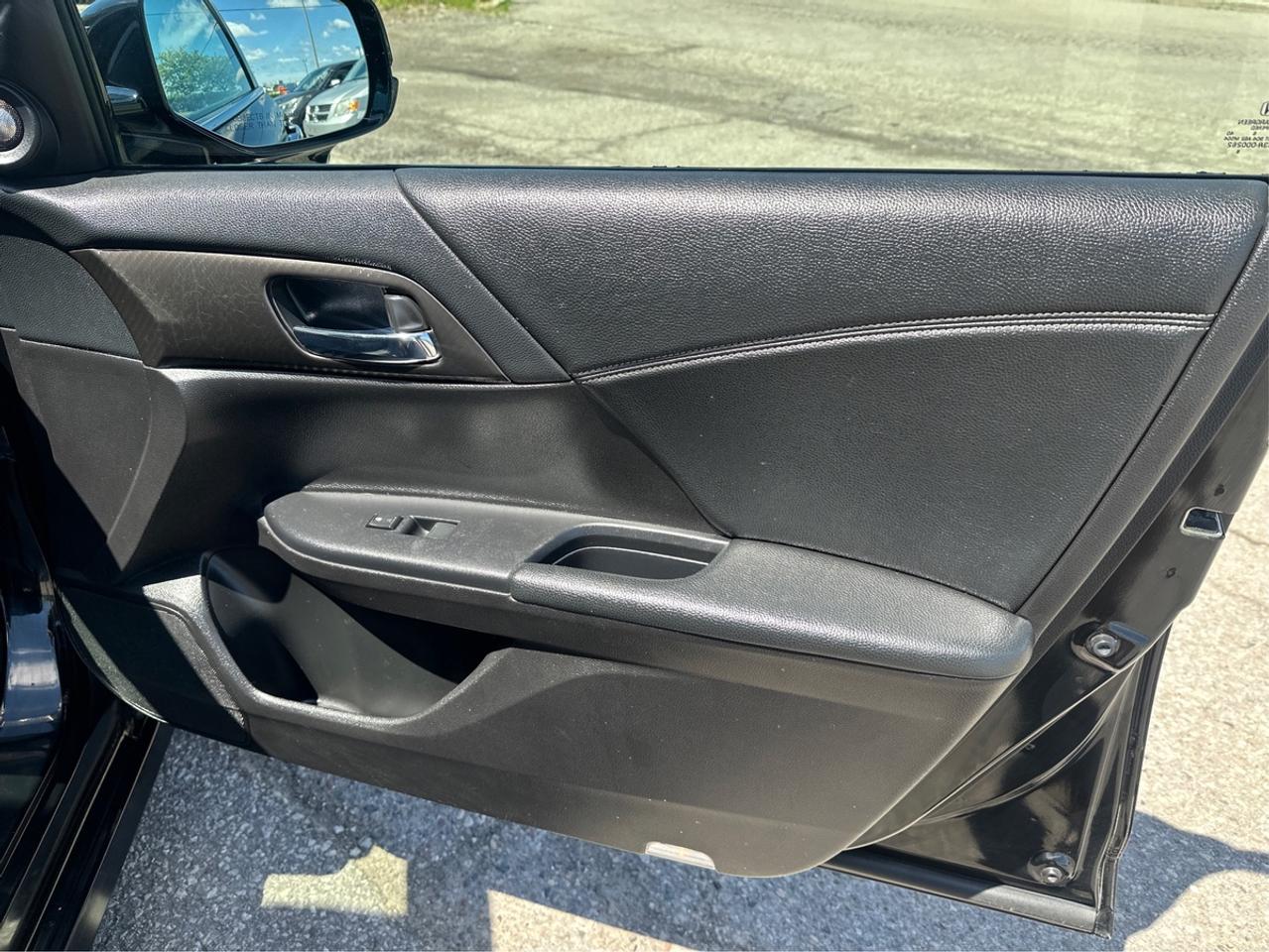 2017 Honda Accord Sport Photo