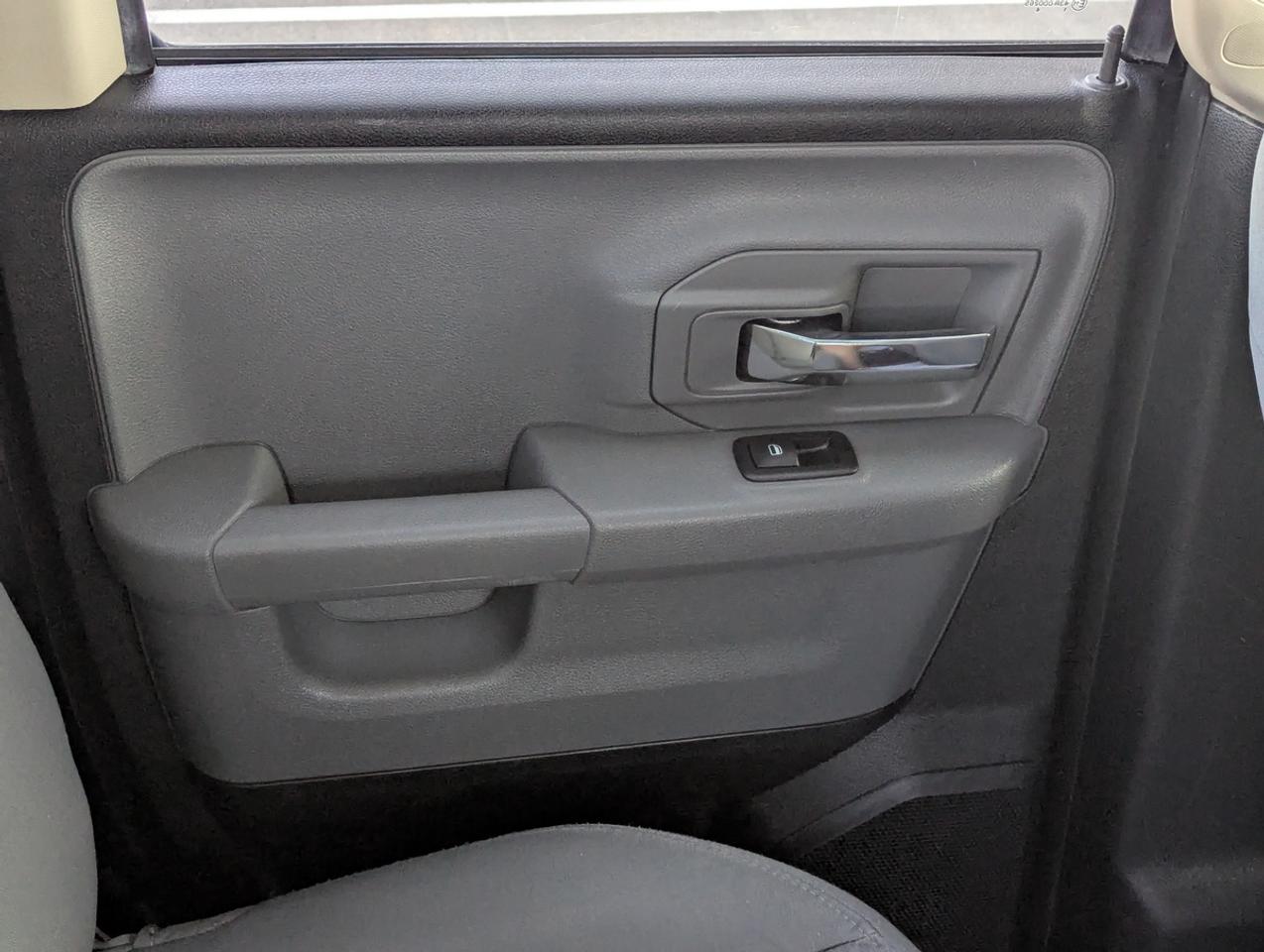 2016 RAM 1500 SLT Photo