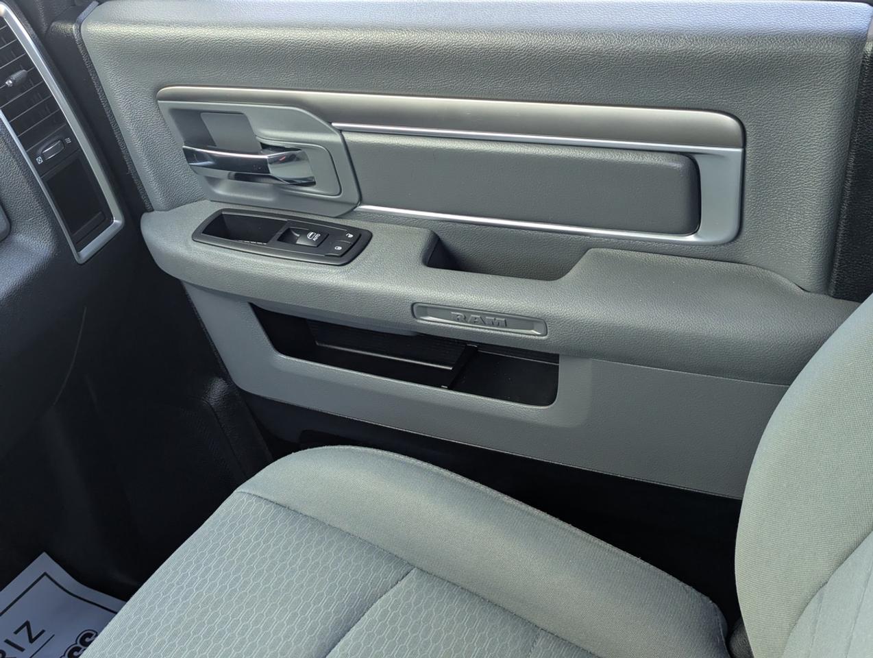 2016 RAM 1500 SLT Photo