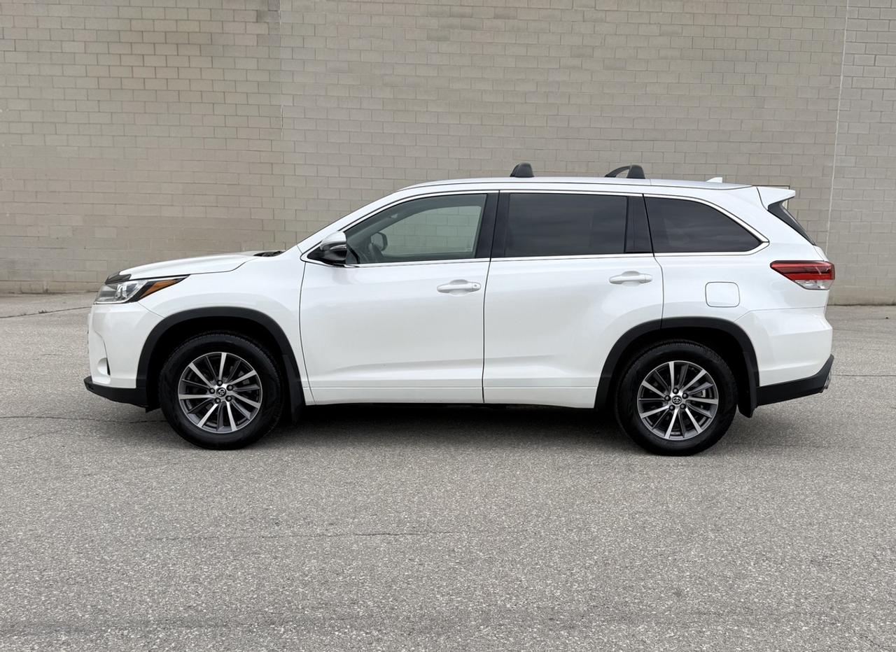 2017 Toyota Highlander XLE Photo2