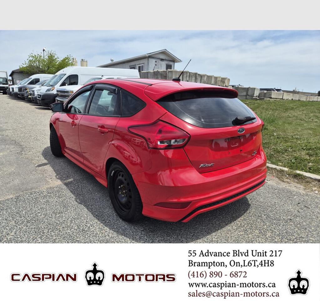 2016 Ford Focus SE Photo