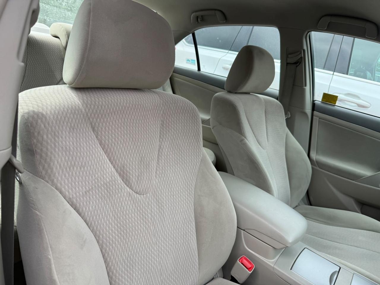 2010 Toyota Camry LE Photo