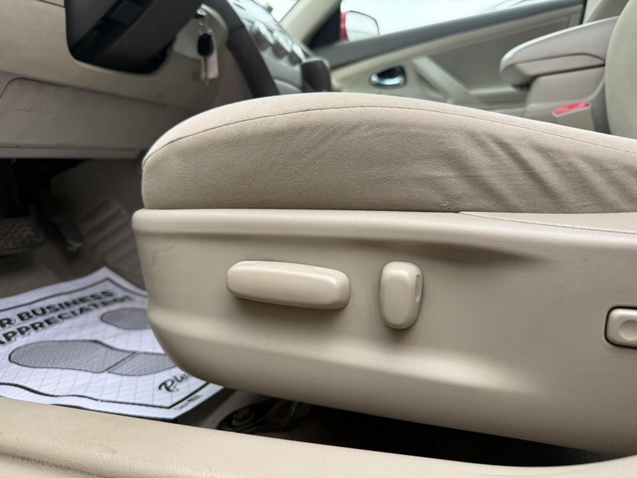2010 Toyota Camry LE Photo