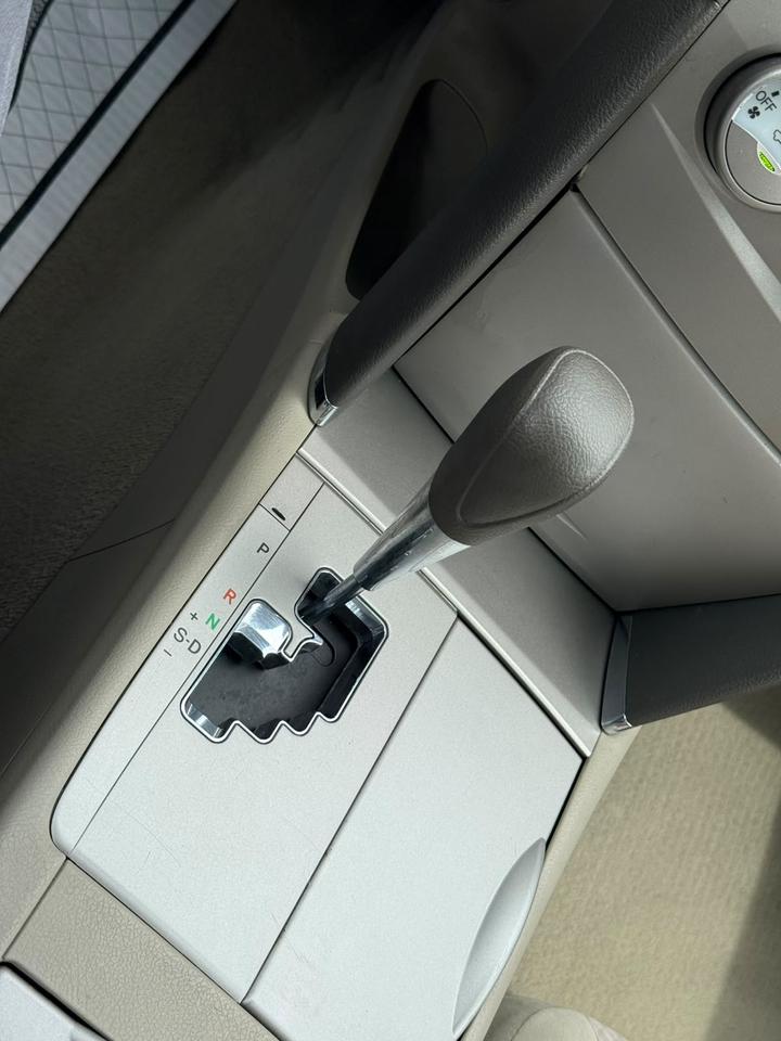 2010 Toyota Camry LE Photo