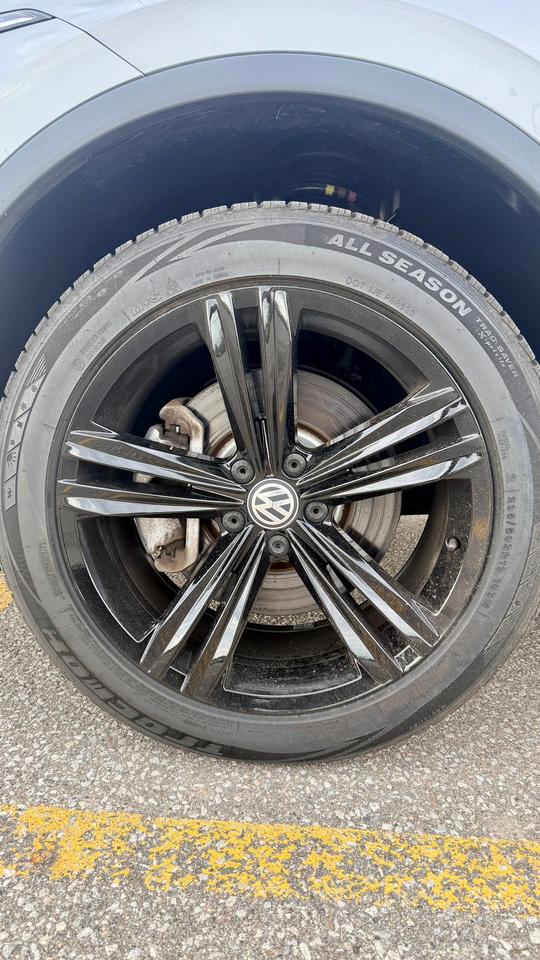 2022 Volkswagen Tiguan SE R Line Black Photo