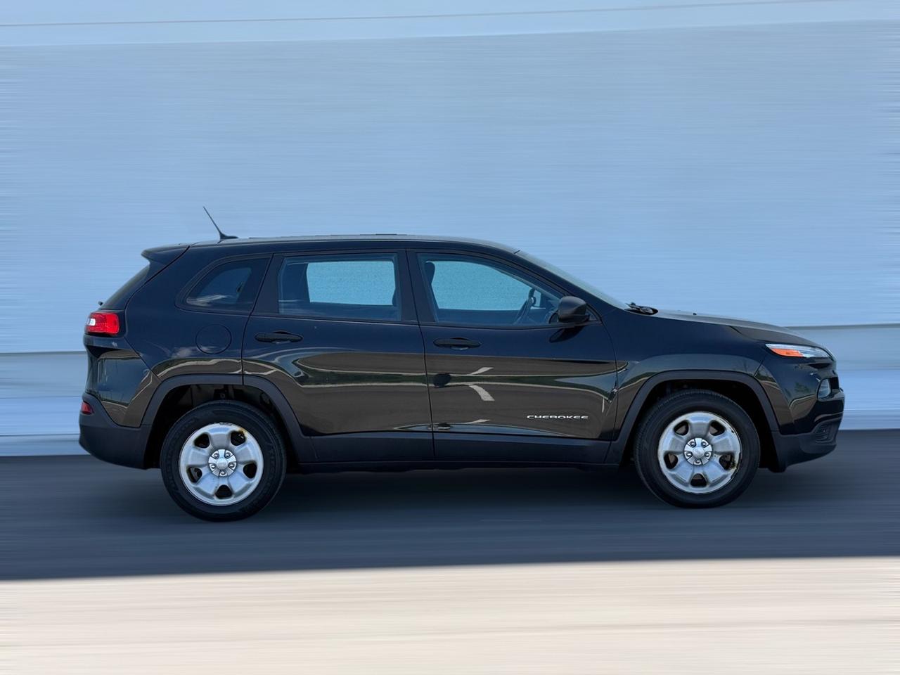 2014 Jeep Cherokee Sport Photo3