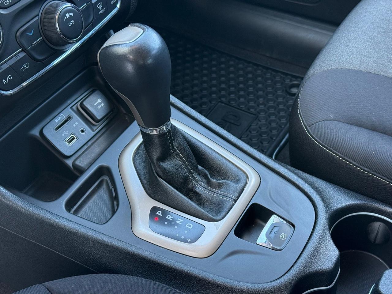 2014 Jeep Cherokee Sport Photo