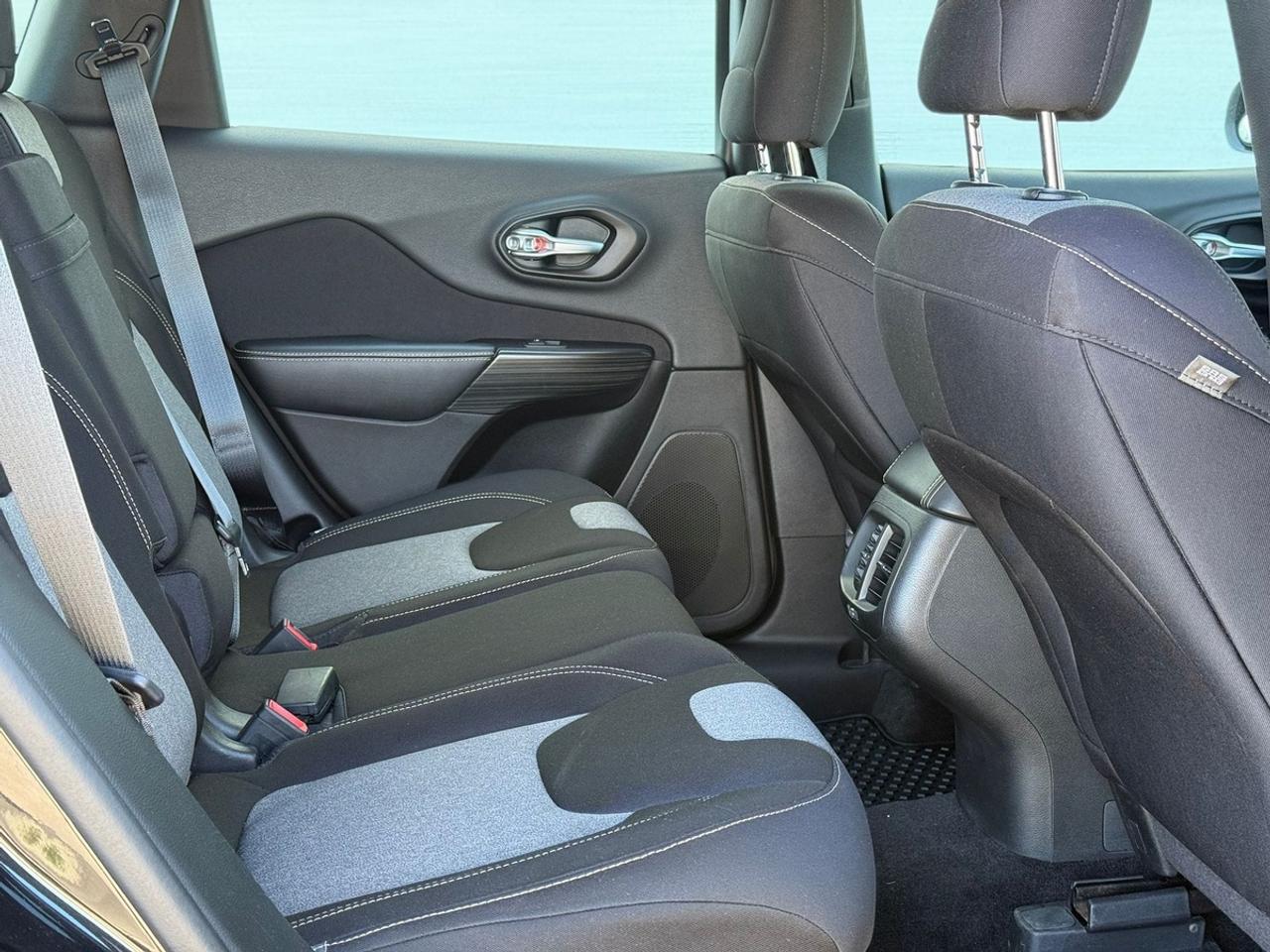 2014 Jeep Cherokee Sport Photo