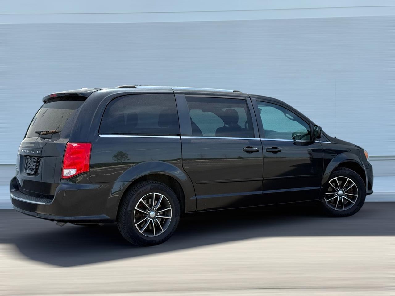 2016 Dodge Grand Caravan SXT/STOW 'N GO﻿/Remote Start Photo