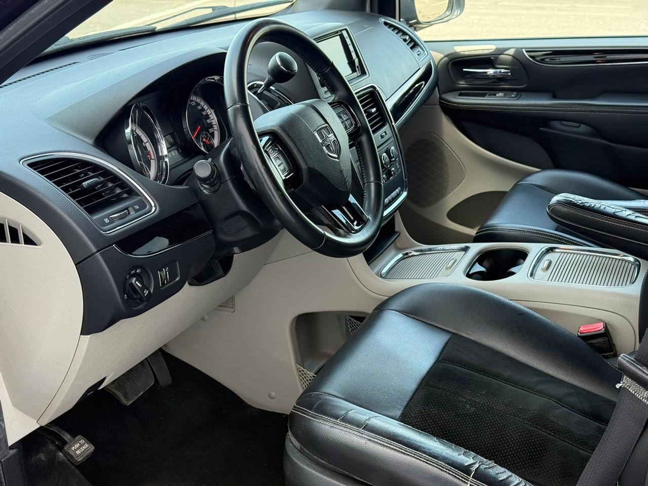 2016 Dodge Grand Caravan SXT/STOW 'N GO﻿/Remote Start Photo