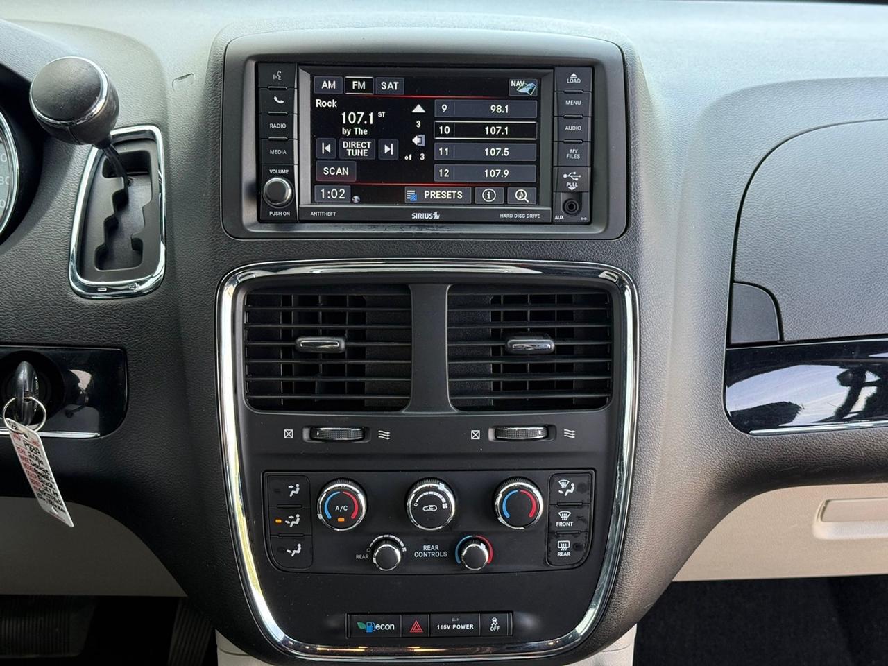 2016 Dodge Grand Caravan SXT/STOW 'N GO﻿/Remote Start Photo