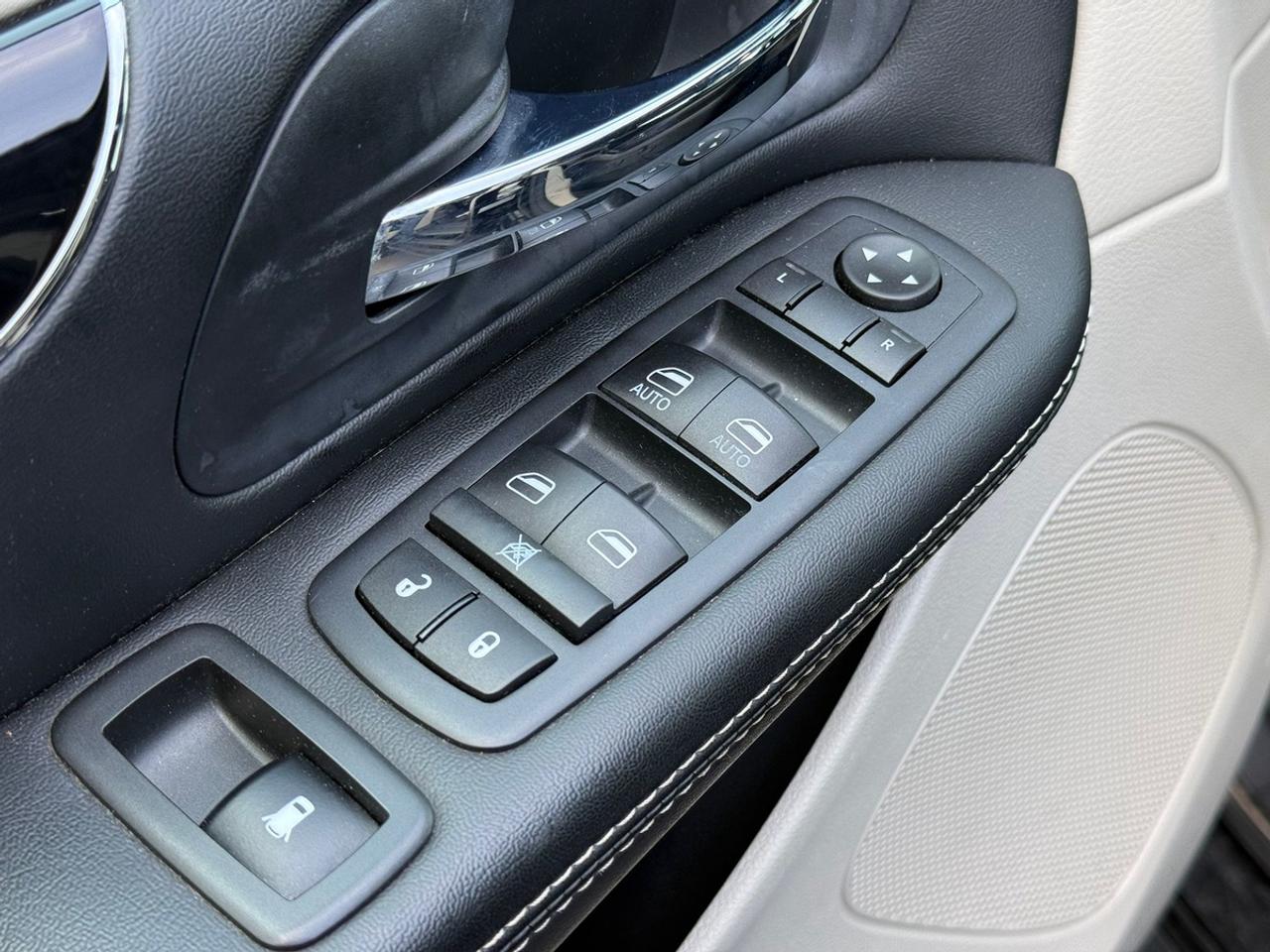 2016 Dodge Grand Caravan SXT/STOW 'N GO﻿/Remote Start Photo