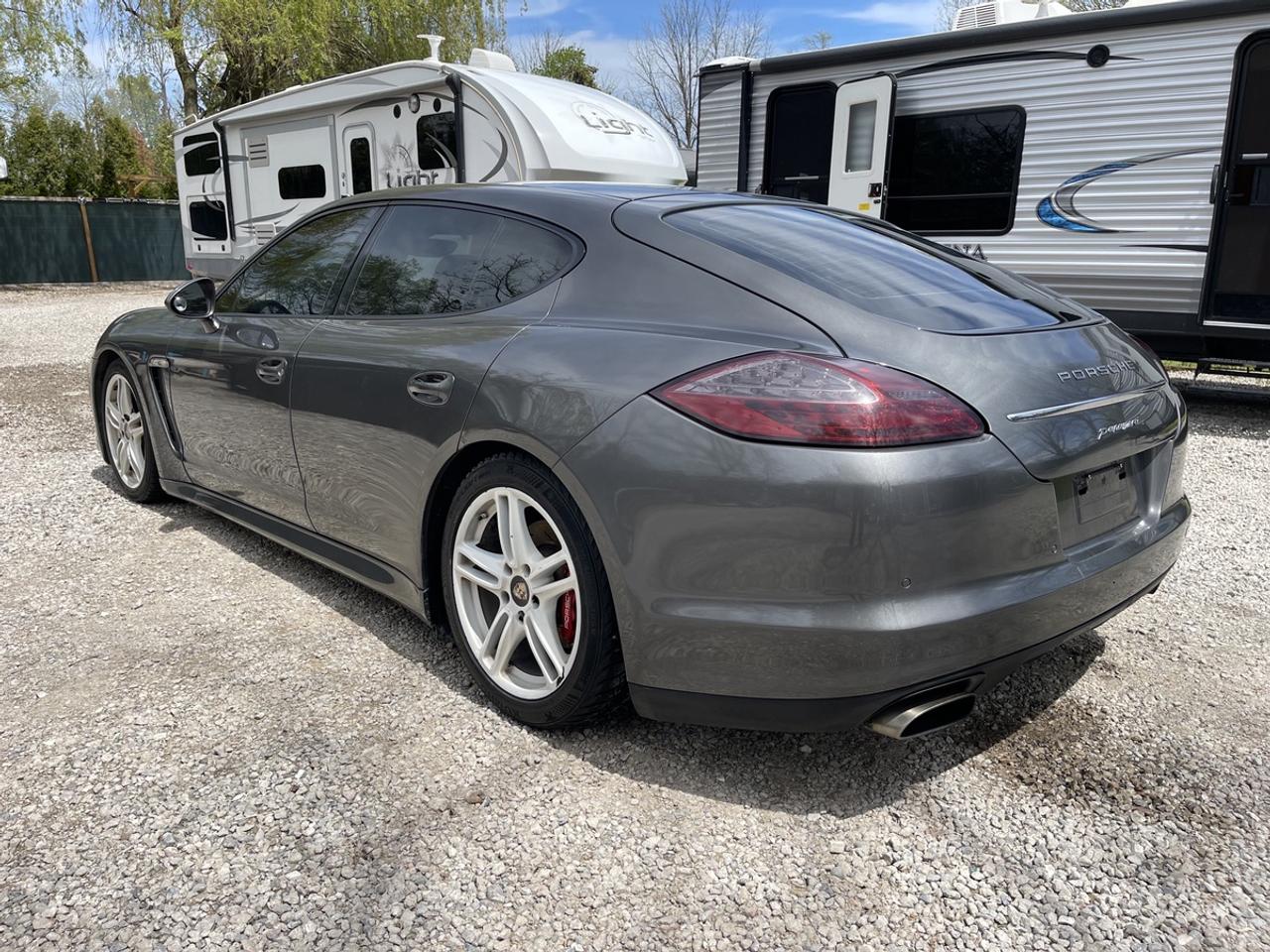 2013 Porsche Panamera 4 Photo