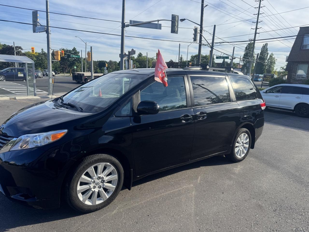2014 Toyota Sienna LE Photo