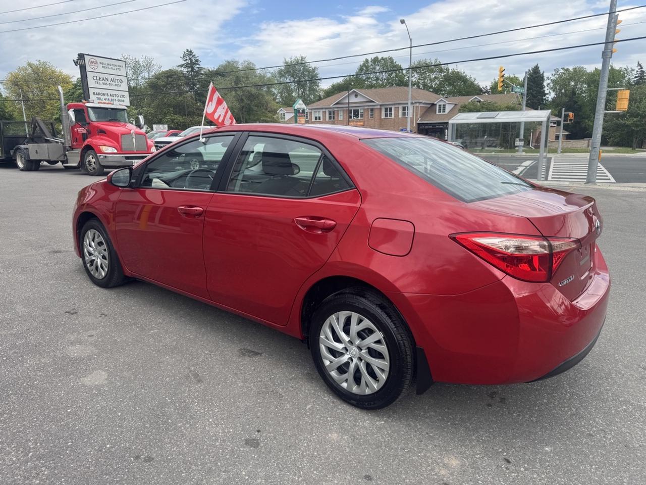 2017 Toyota Corolla LE Photo2