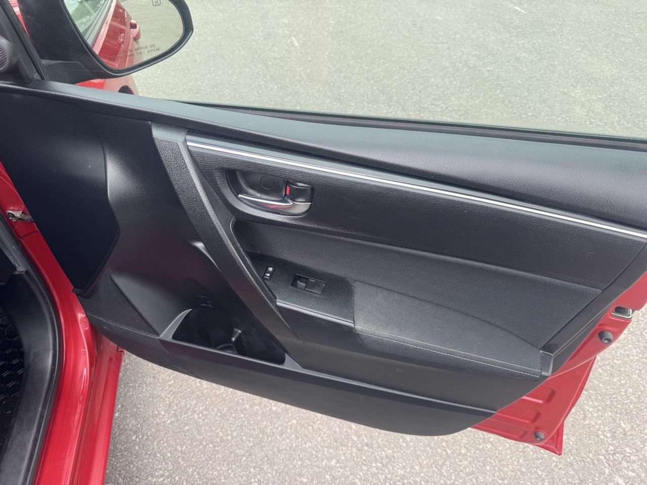 2017 Toyota Corolla LE Photo
