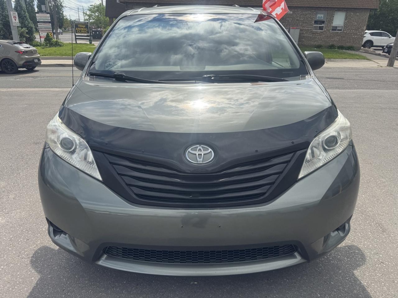 2013 Toyota Sienna  Photo0