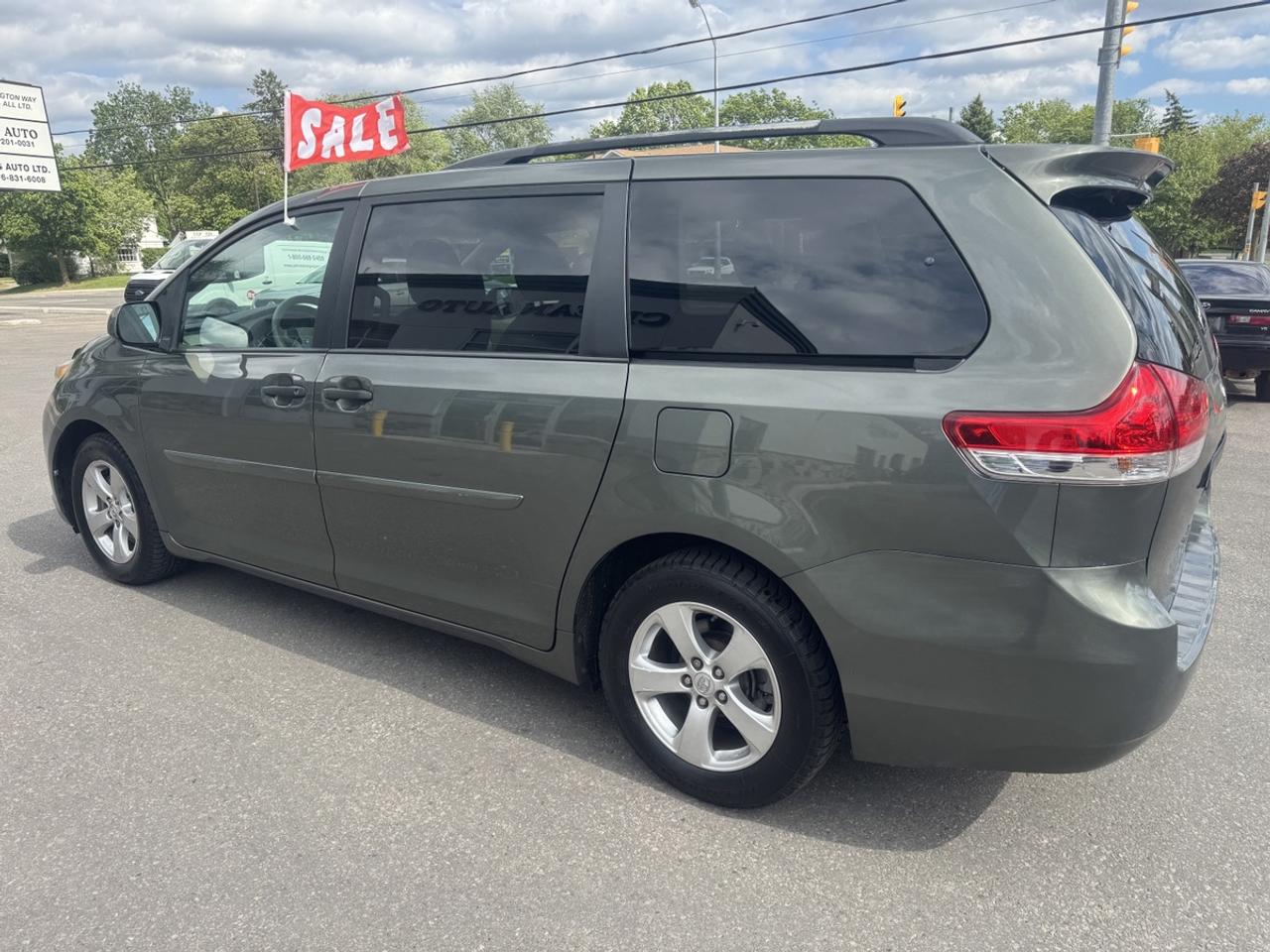 2013 Toyota Sienna  Photo