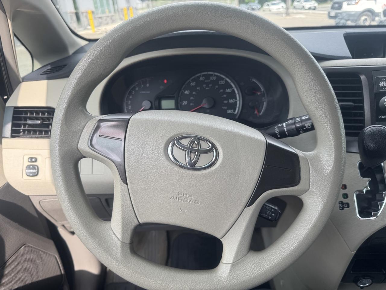 2013 Toyota Sienna  Photo