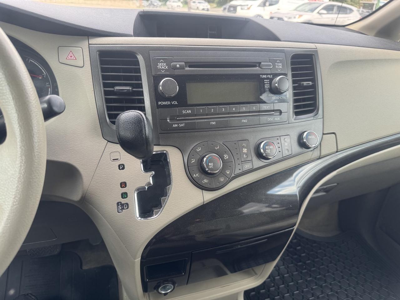 2013 Toyota Sienna  Photo