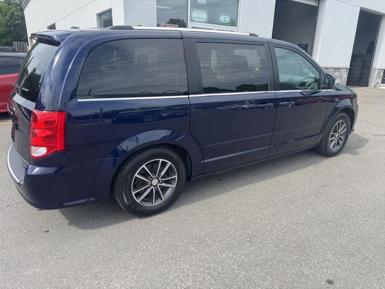 2017 Dodge Grand Caravan SXT Photo4