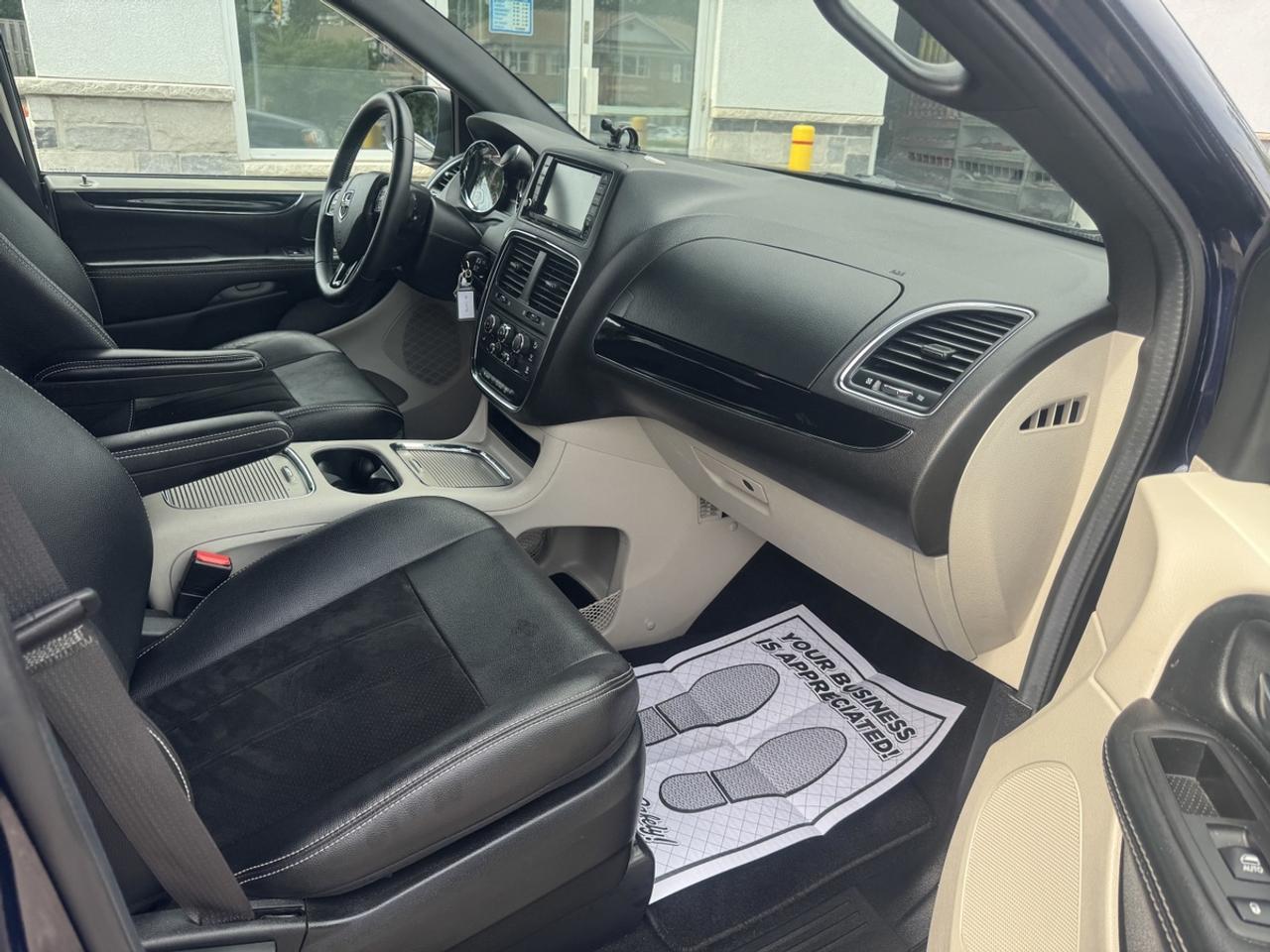 2017 Dodge Grand Caravan SXT Photo