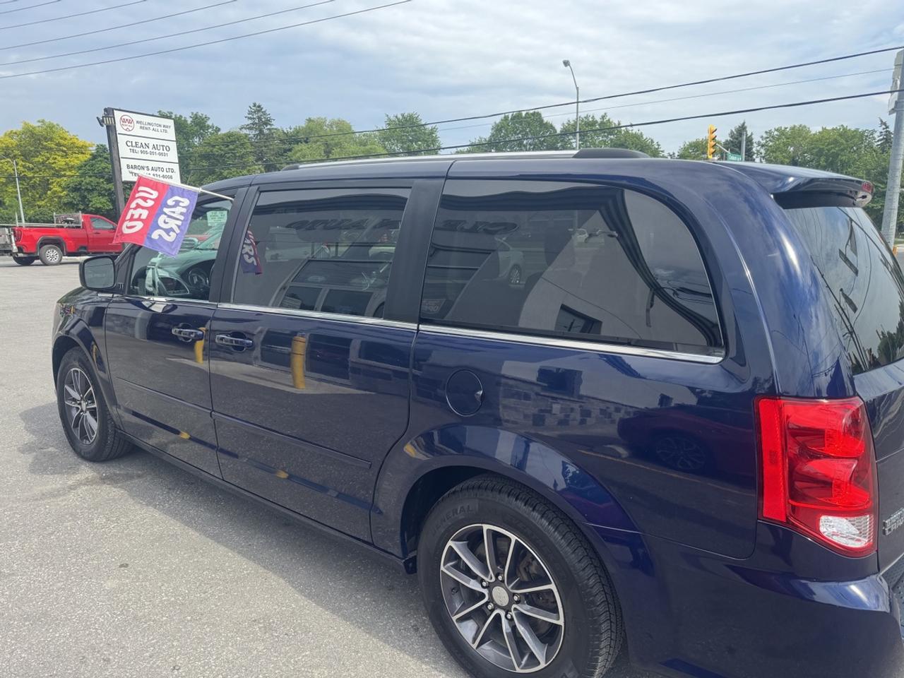 2017 Dodge Grand Caravan SXT Photo