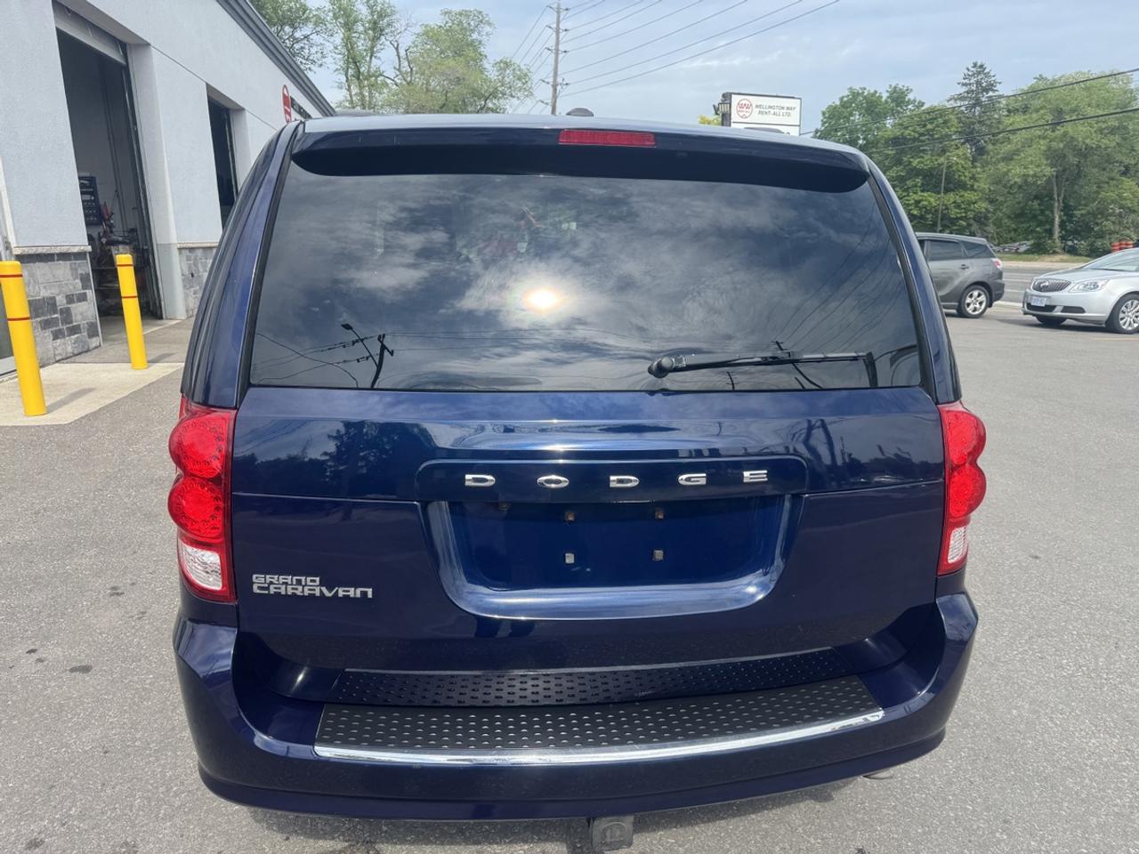 2017 Dodge Grand Caravan SXT Photo3
