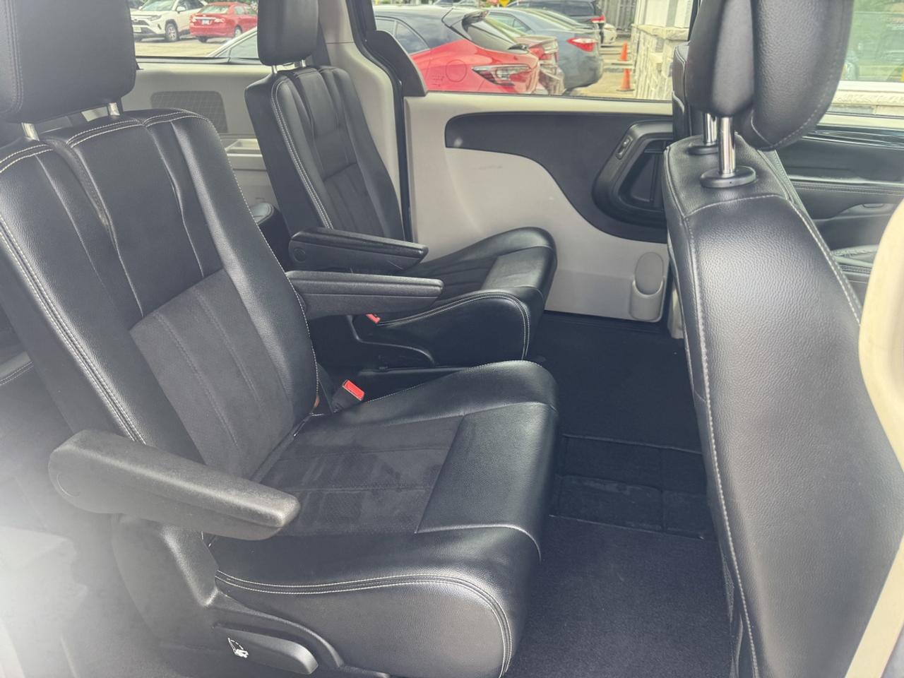 2017 Dodge Grand Caravan SXT Photo