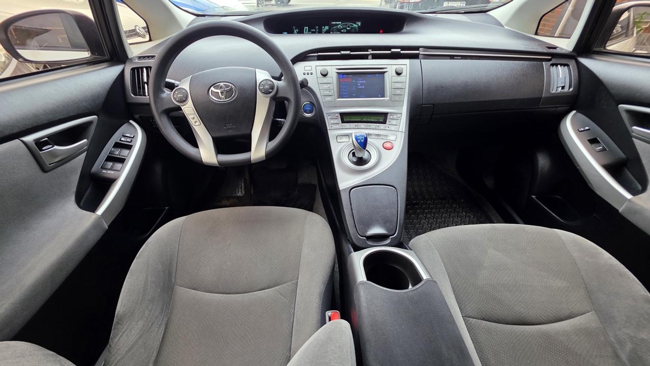 2015 Toyota Prius HB Photo