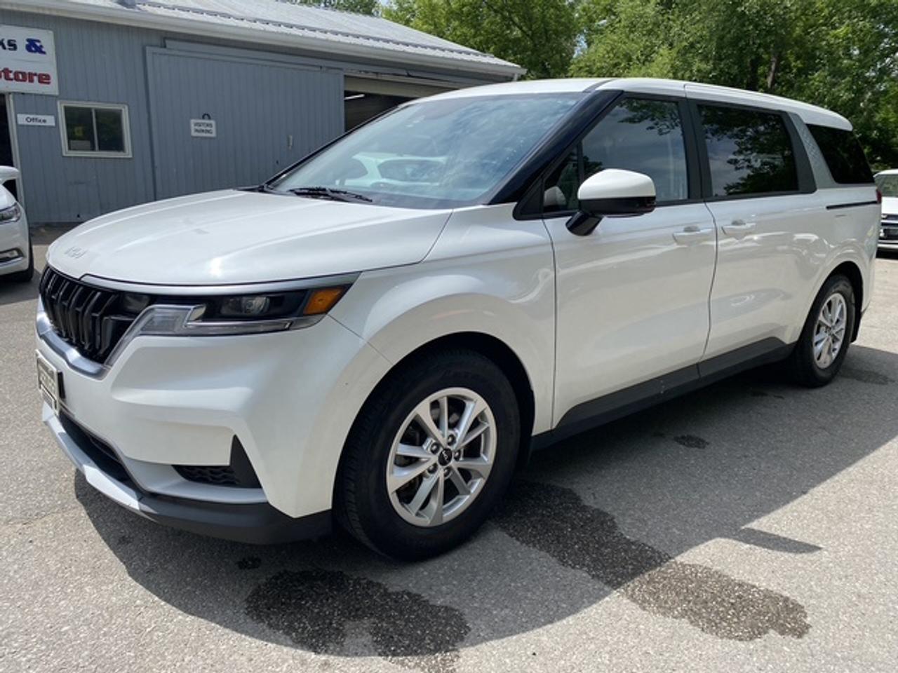 2022 Kia Carnival LX Photo