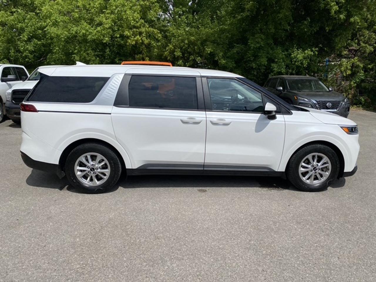 2022 Kia Carnival LX Photo