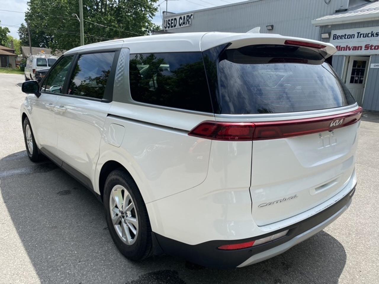 2022 Kia Carnival LX Photo