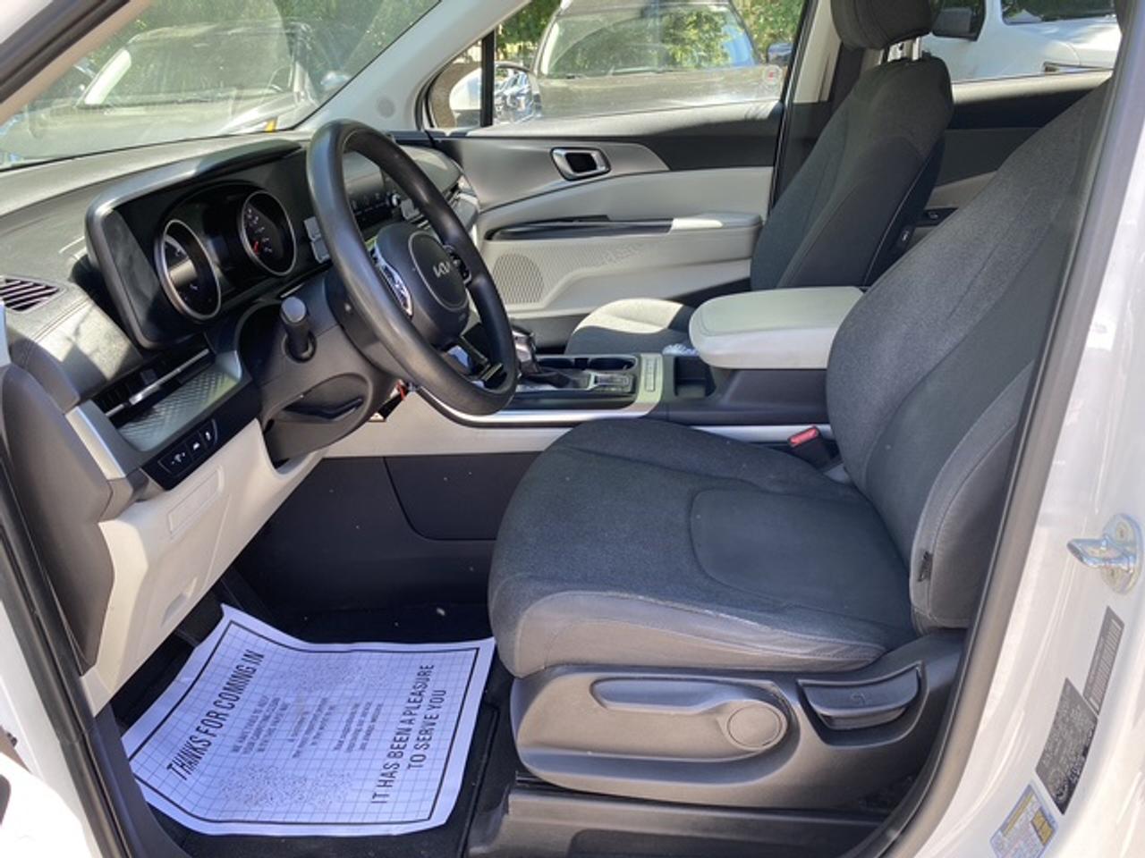2022 Kia Carnival LX Photo