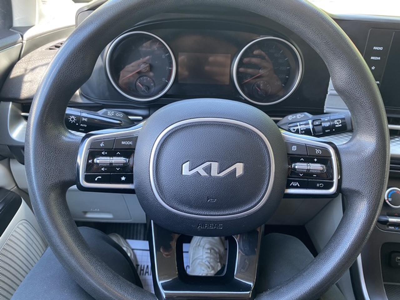 2022 Kia Carnival LX Photo
