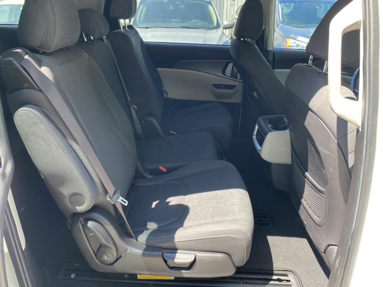 2022 Kia Carnival LX Photo