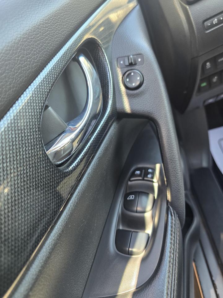 2015 Nissan Rogue SL Photo